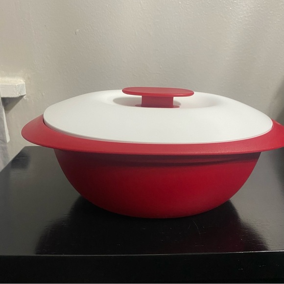 TUPPERWARE Essentials Passion Red SOUP SERVER W/LADLE + Lid 7 1/2 Cup Bowl - Picture 11 of 12